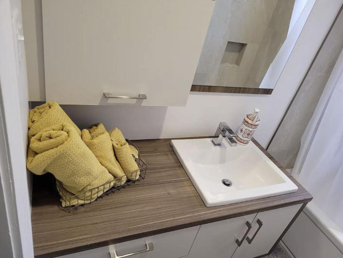 Free Parking, Beautiful 4 1/2- 2 Bedroom Apartment Montréal Exterior foto